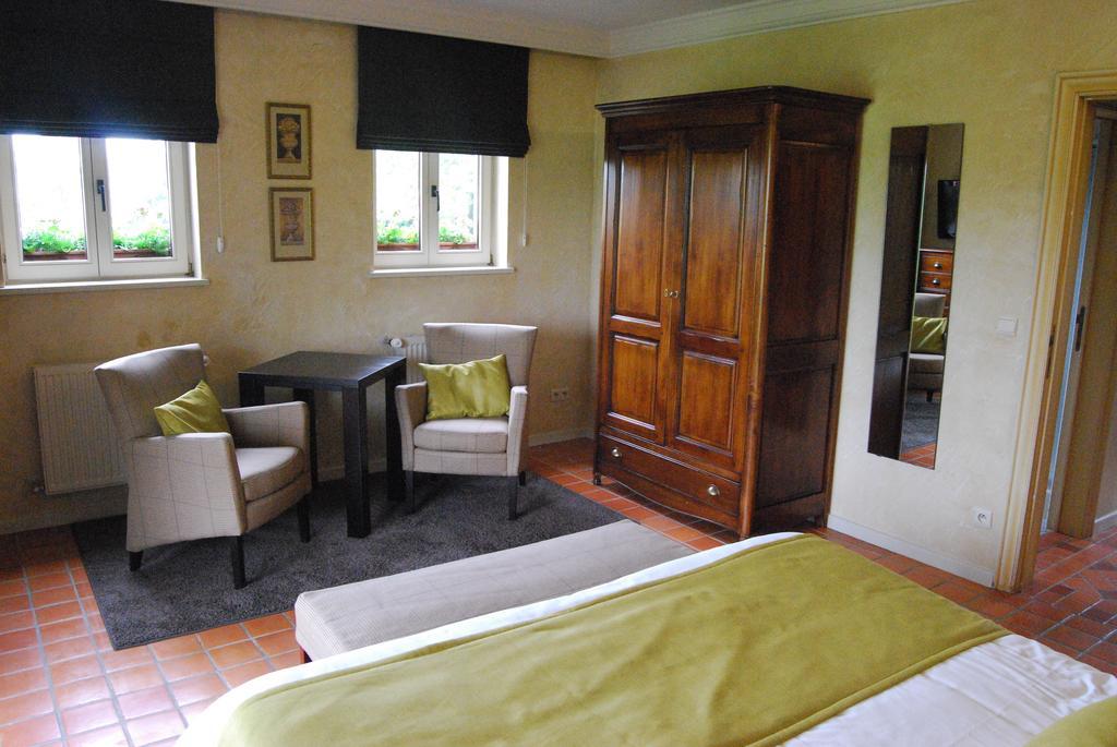 Hostellerie Gilain Achêne Esterno foto