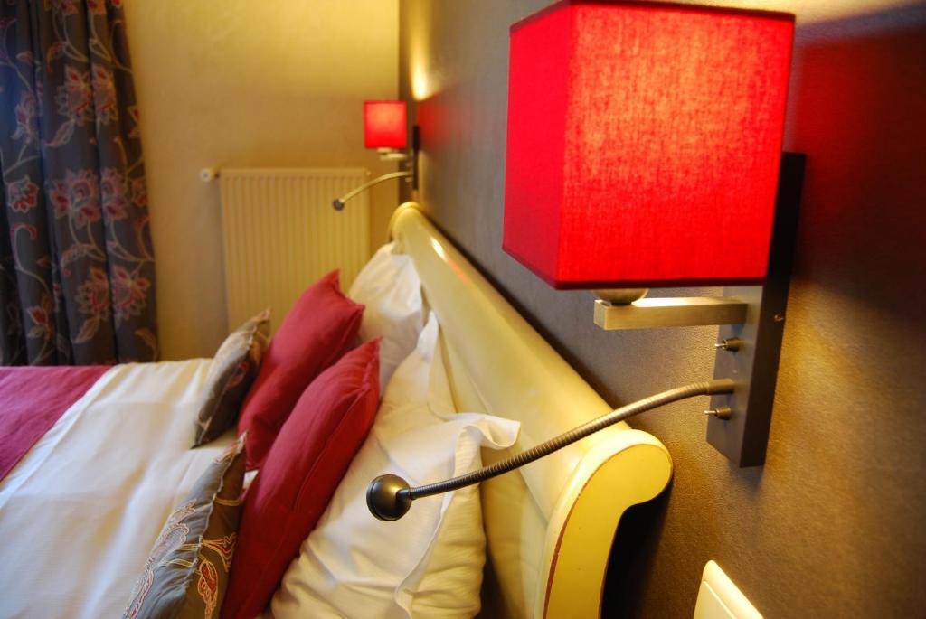 Hostellerie Gilain Achêne Esterno foto